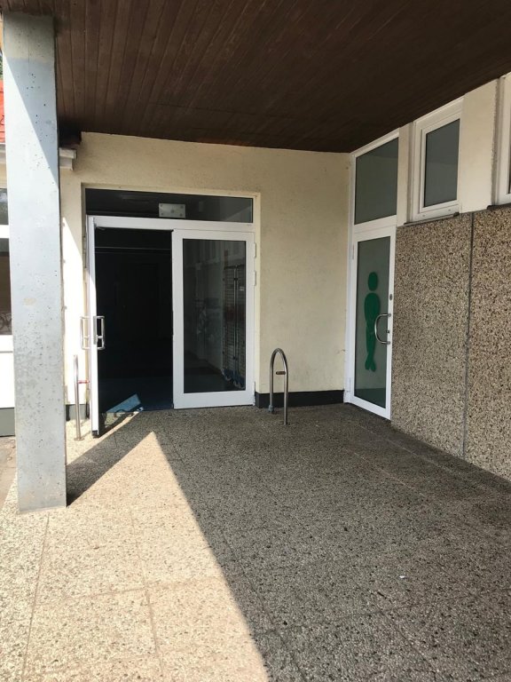 eingangsbereich_klassentrakt_links