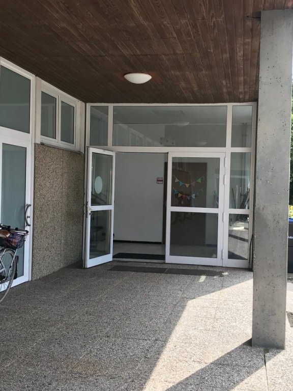 eingangsbereich_klassentrakt_rechts