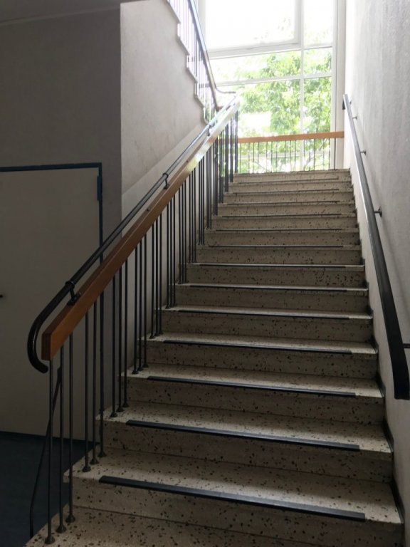 treppenaufgang_klassentrakt_1